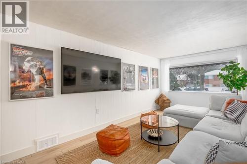 765 Wesley Street, Burlington, ON - Indoor Photo Showing Living Room