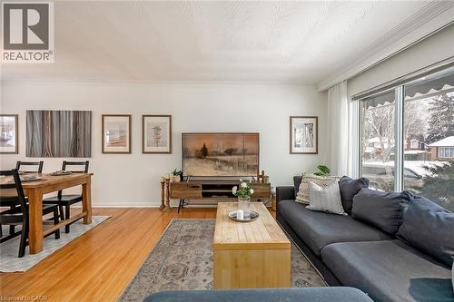 765 Wesley Street, Burlington, ON - Indoor Photo Showing Living Room