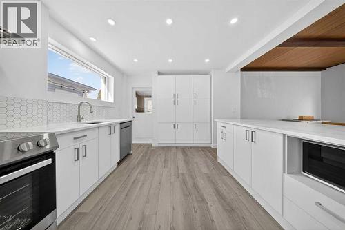 414 12 Avenue Nw, Calgary, AB - Indoor Photo Showing Kitchen With Upgraded Kitchen