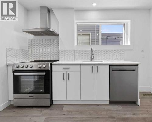 414 12 Avenue Nw, Calgary, AB - Indoor Photo Showing Kitchen With Upgraded Kitchen