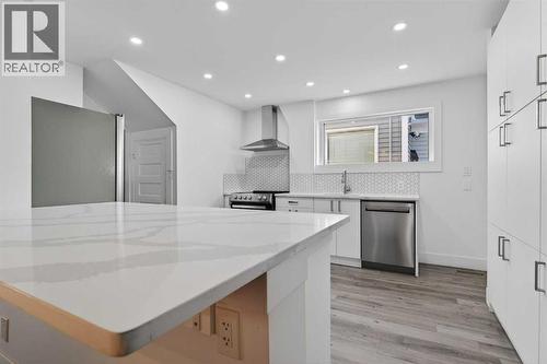 414 12 Avenue Nw, Calgary, AB - Indoor Photo Showing Kitchen With Upgraded Kitchen