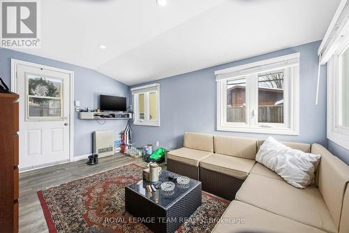 2171 Martha Avenue, Ottawa, ON - Indoor Photo Showing Living Room