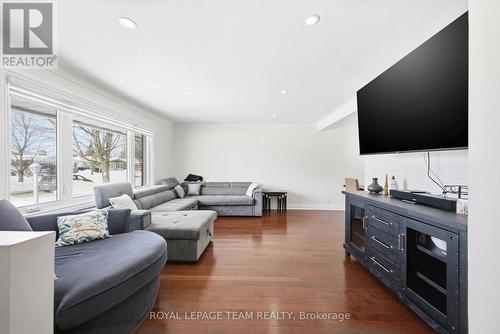 2171 Martha Avenue, Ottawa, ON - Indoor Photo Showing Living Room