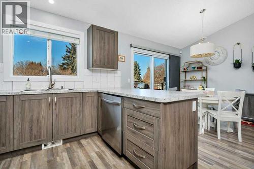 12 Rutherford Drive, Red Deer, AB - Indoor Photo Showing Kitchen