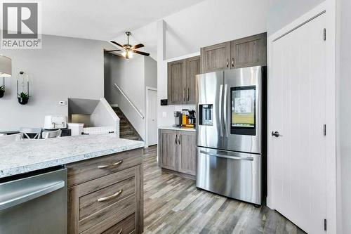 12 Rutherford Drive, Red Deer, AB - Indoor Photo Showing Kitchen