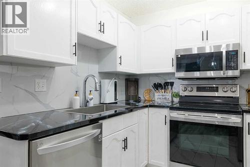 13 Mt. Aberdeen Manor Se, Calgary, AB - Indoor Photo Showing Kitchen
