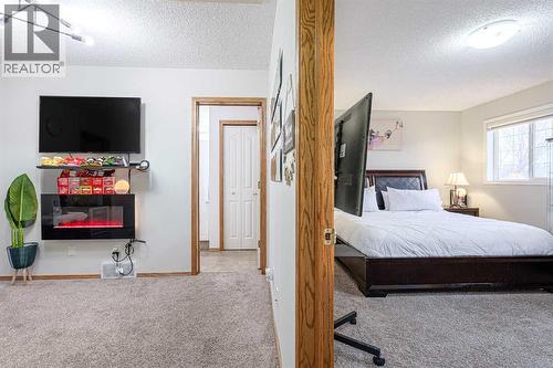 13 Mt. Aberdeen Manor Se, Calgary, AB - Indoor Photo Showing Bedroom