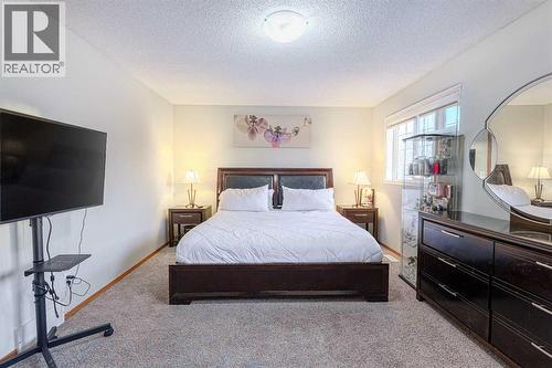 13 Mt. Aberdeen Manor Se, Calgary, AB - Indoor Photo Showing Bedroom