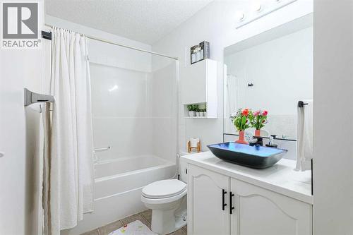 13 Mt. Aberdeen Manor Se, Calgary, AB - Indoor Photo Showing Bathroom