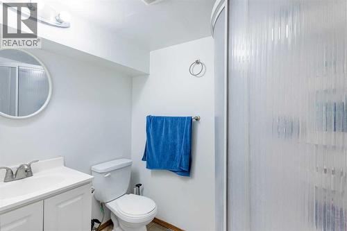 13 Mt. Aberdeen Manor Se, Calgary, AB - Indoor Photo Showing Bathroom