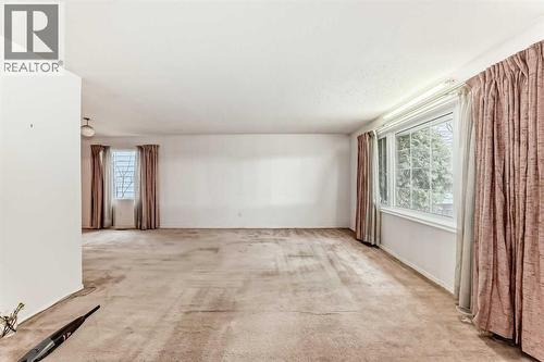 352 Malvern Close Ne, Calgary, AB - Indoor Photo Showing Other Room