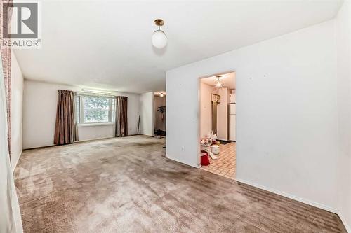 352 Malvern Close Ne, Calgary, AB - Indoor Photo Showing Other Room