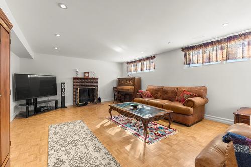 Salle familiale - 57 Rue Thorncliffe, Dollard-Des-Ormeaux, QC - Indoor Photo Showing Living Room With Fireplace