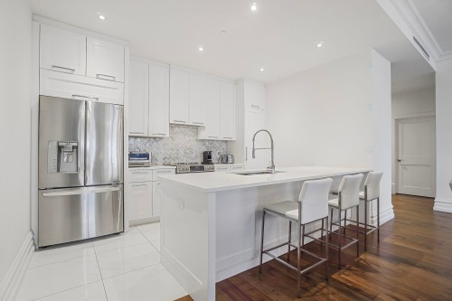 Cuisine - 901-3710 Boul. St-Elzear O., Laval (Chomedey), QC - Indoor Photo Showing Kitchen With Upgraded Kitchen
