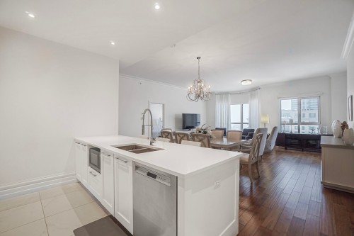 Cuisine - 901-3710 Boul. St-Elzear O., Laval (Chomedey), QC - Indoor Photo Showing Kitchen With Double Sink