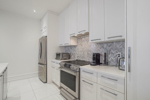 Cuisine - 901-3710 Boul. St-Elzear O., Laval (Chomedey), QC - Indoor Photo Showing Kitchen