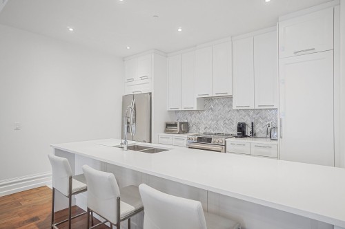 Cuisine - 901-3710 Boul. St-Elzear O., Laval (Chomedey), QC - Indoor Photo Showing Kitchen With Double Sink With Upgraded Kitchen