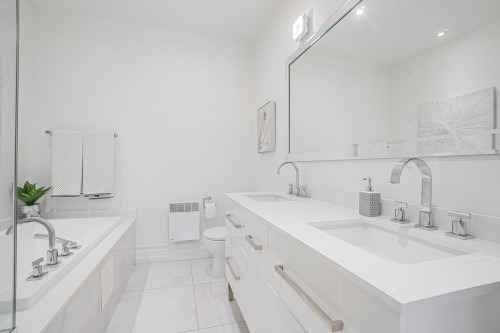 Salle de bains - 901-3710 Boul. St-Elzear O., Laval (Chomedey), QC - Indoor Photo Showing Bathroom