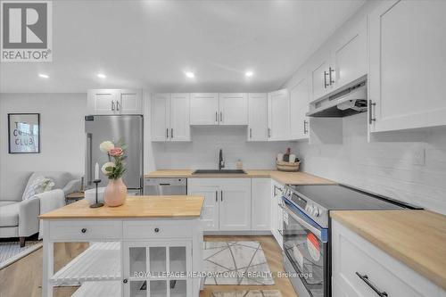 80 Mcanulty Boulevard, Hamilton, ON - Indoor Photo Showing Kitchen With Upgraded Kitchen