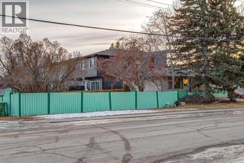 4313 30 Avenue Sw, Calgary, AB - Outdoor