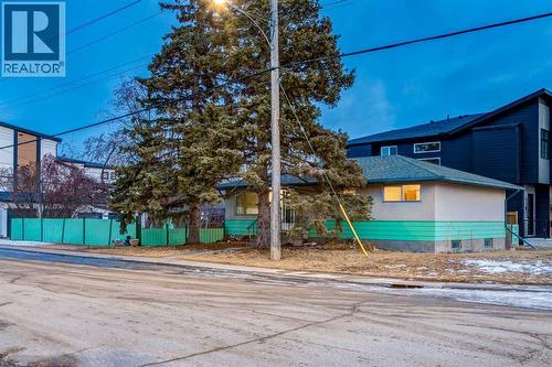 4313 30 Avenue Sw, Calgary, AB - Outdoor