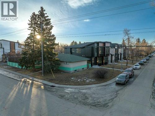 4313 30 Avenue Sw, Calgary, AB - Outdoor
