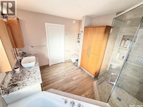 785 Washington Drive, Weyburn, SK - Indoor Photo Showing Bathroom