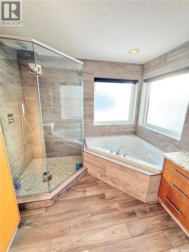 785 Washington Drive, Weyburn, SK - Indoor Photo Showing Bathroom