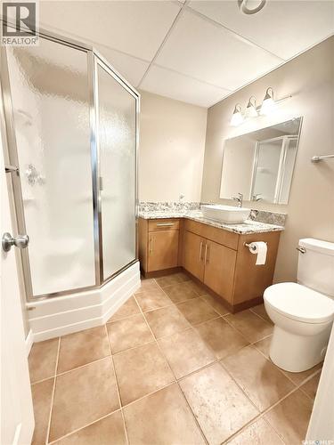 785 Washington Drive, Weyburn, SK - Indoor Photo Showing Bathroom