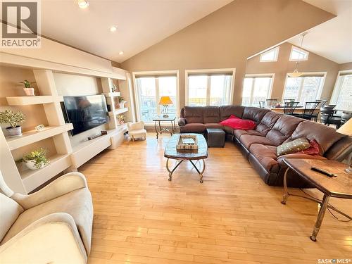 785 Washington Drive, Weyburn, SK - Indoor Photo Showing Living Room