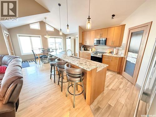 785 Washington Drive, Weyburn, SK - Indoor Photo Showing Kitchen With Upgraded Kitchen