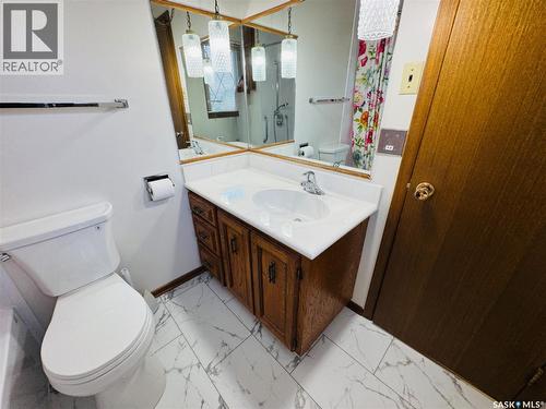 503 7Th Avenue W, Biggar, SK - Indoor Photo Showing Bathroom