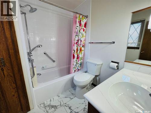 503 7Th Avenue W, Biggar, SK - Indoor Photo Showing Bathroom