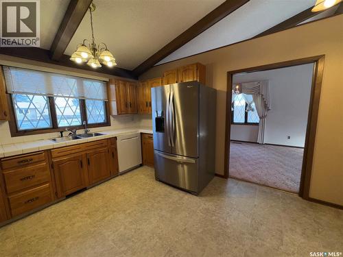 503 7Th Avenue W, Biggar, SK - Indoor Photo Showing Kitchen With Double Sink