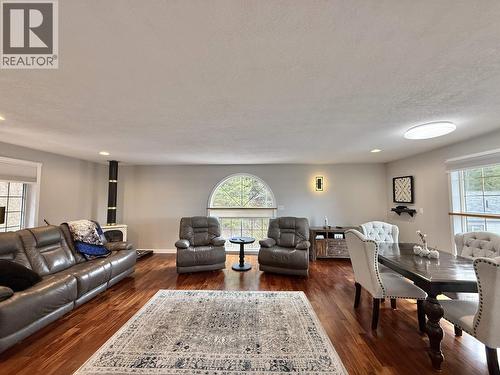 4487 Dick Road, Quesnel, BC - Indoor Photo Showing Living Room