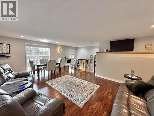4487 Dick Road, Quesnel, BC - Indoor Photo Showing Living Room
