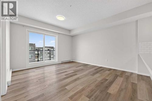 1410, 33 Carringham Gate Nw, Calgary, AB - Indoor Photo Showing Other Room