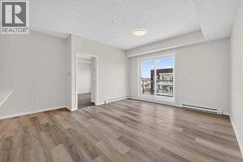 1410, 33 Carringham Gate Nw, Calgary, AB - Indoor Photo Showing Other Room
