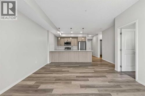 1410, 33 Carringham Gate Nw, Calgary, AB - Indoor Photo Showing Kitchen