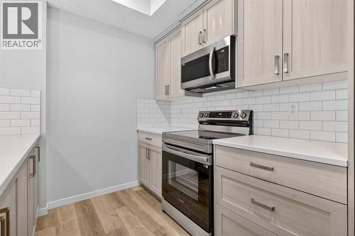 1410, 33 Carringham Gate Nw, Calgary, AB - Indoor Photo Showing Kitchen