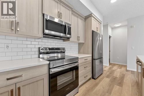 1410, 33 Carringham Gate Nw, Calgary, AB - Indoor Photo Showing Kitchen With Stainless Steel Kitchen With Upgraded Kitchen