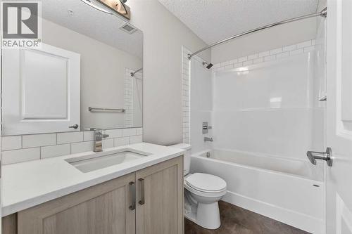 1410, 33 Carringham Gate Nw, Calgary, AB - Indoor Photo Showing Bathroom