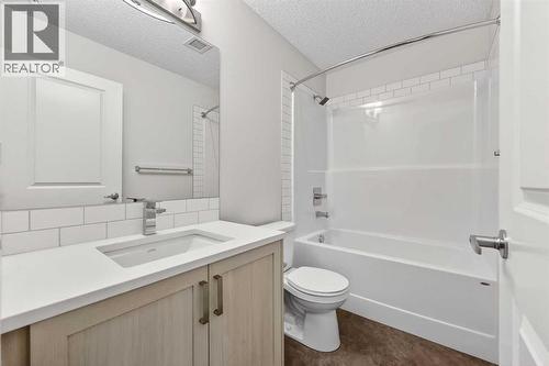 1410, 33 Carringham Gate Nw, Calgary, AB - Indoor Photo Showing Bathroom