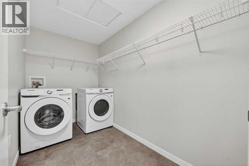 1410, 33 Carringham Gate Nw, Calgary, AB - Indoor Photo Showing Laundry Room