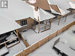 Covered deck with 4 potlights included - 