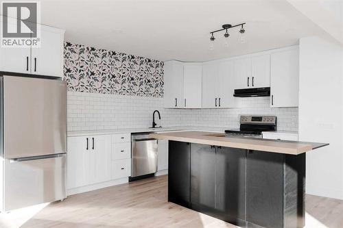 113 Bird Crescent, Fort Mcmurray, AB - Indoor Photo Showing Kitchen With Upgraded Kitchen