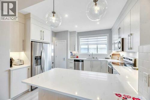 121 Dawson Circle, Chestermere, AB - Indoor Photo Showing Kitchen With Upgraded Kitchen