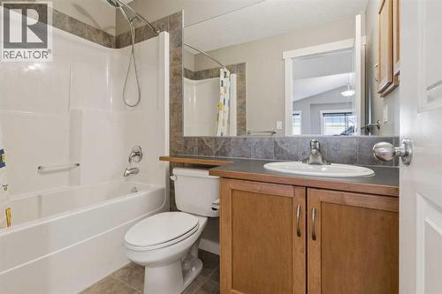 327 Panamount Point Nw, Calgary, AB - Indoor Photo Showing Bathroom