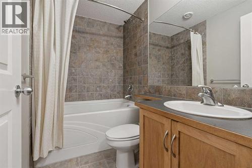 327 Panamount Point Nw, Calgary, AB - Indoor Photo Showing Bathroom