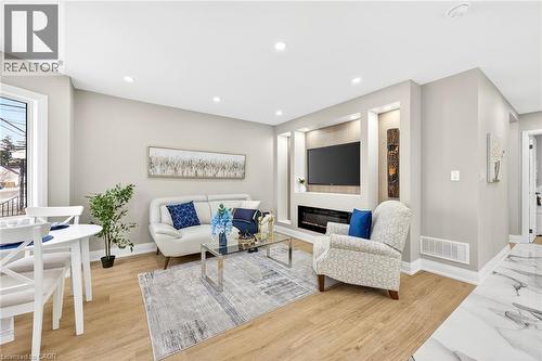 150 Brucedale Avenue E, Hamilton, ON - Indoor Photo Showing Living Room